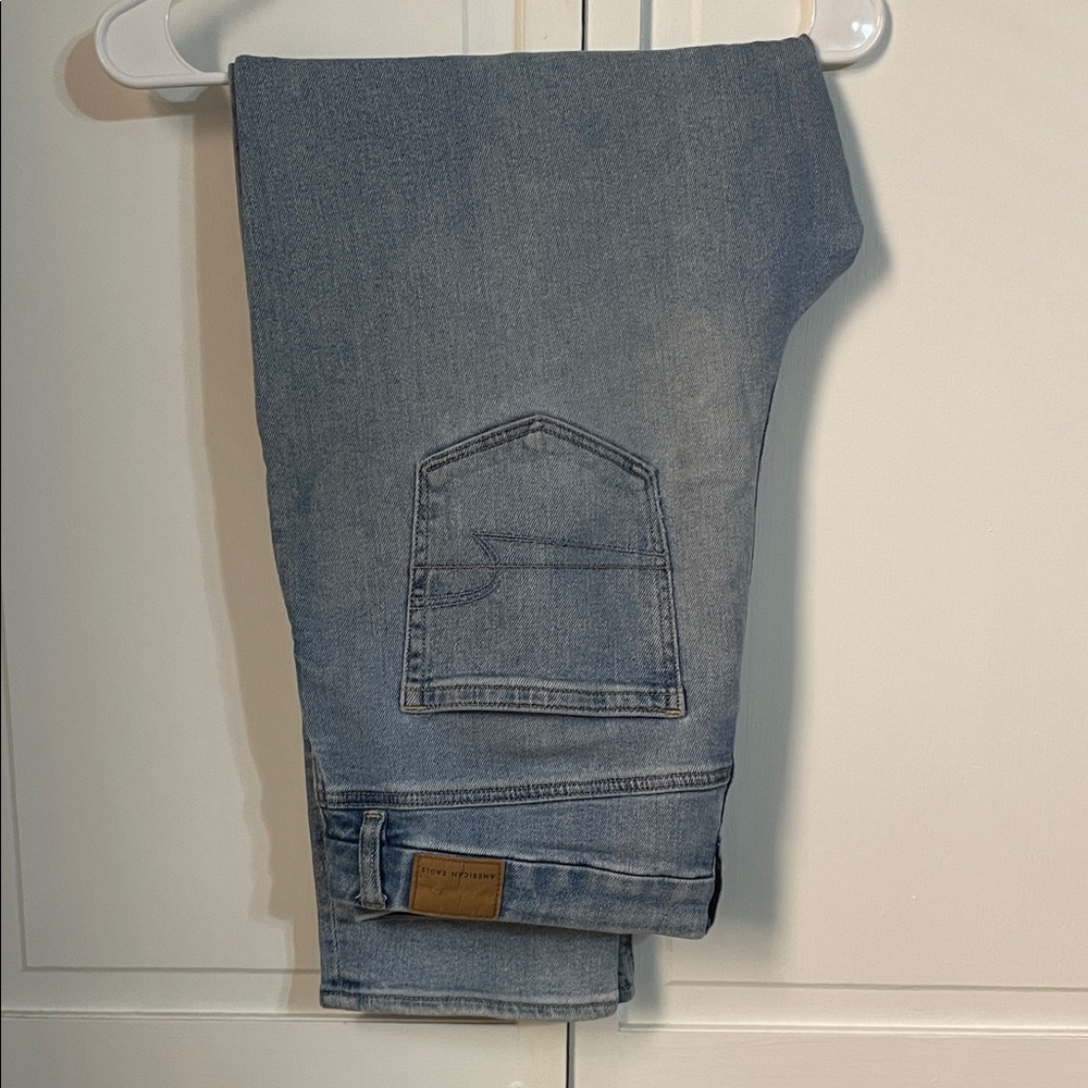 American Eagle Curvy Mon Jeans - Light Wash Denim